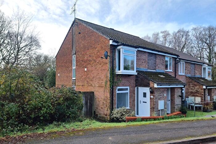 2 Bedroom Flat To Rent In South Millers Dale, SO53