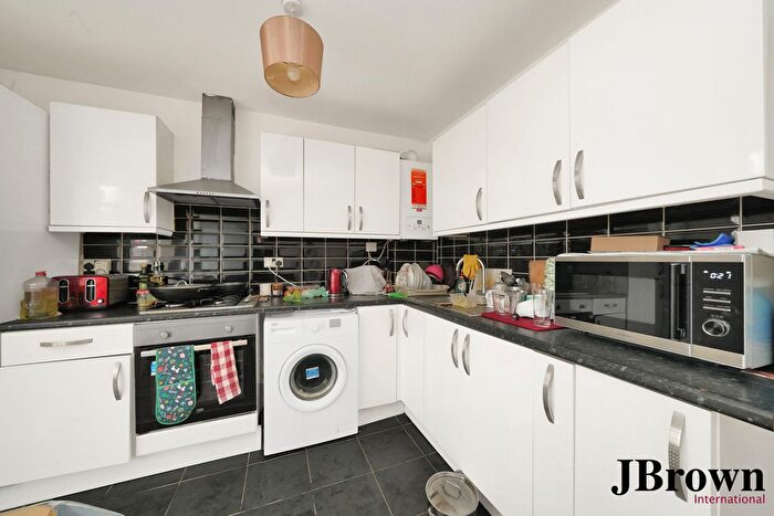1 Bedroom Flat For Sale In Eastern Road, Romford, Essex, RM1