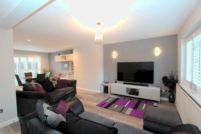 4 Bedroom Detached House For Sale In Muswell Close, Theale, RG7