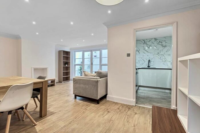 2 Bedroom Flat To Rent In Inverness Terrace, Bayswater, W2