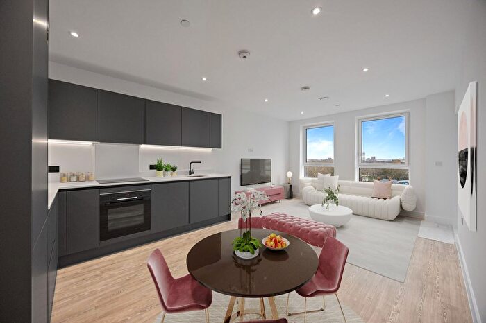 1 Bedroom Flat For Sale In North Gate Park, St Ann's Road, N15