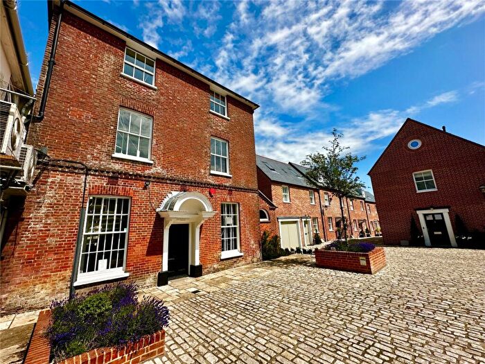 4 Bedroom Link Detached House For Sale In High Street, Lymington, Hampshire, SO41