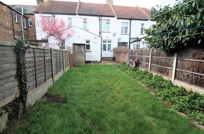 3 Bedroom Terraced House For Sale In Northview Drive, Westcliff-On-Sea, SS0