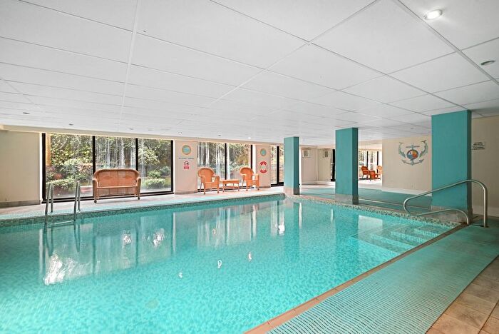 2 Bedroom Flat To Rent In , Thornbury Square, Highgate, N6