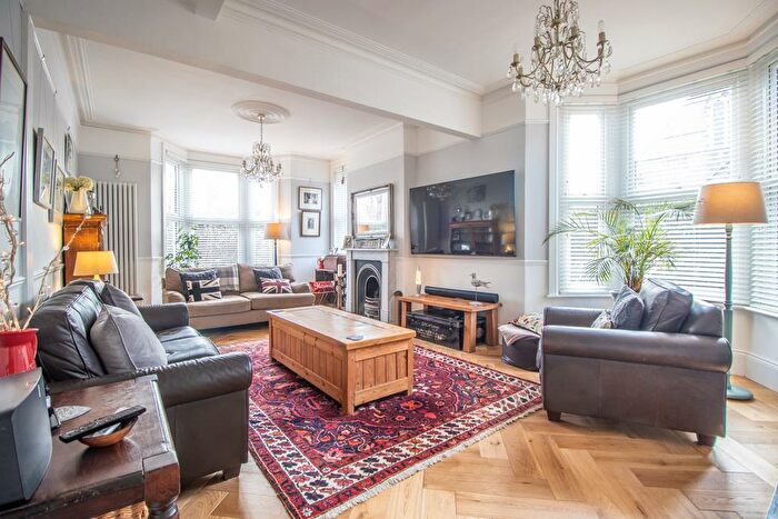 3 Bedroom End Of Terrace House For Sale In Hamlet Road, Southend-on-Sea, SS1