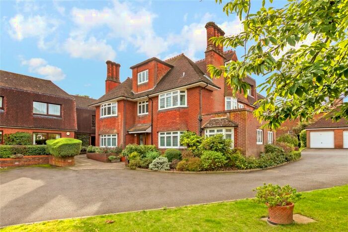 3 Bedroom Penthouse To Rent In Kirkwick Avenue Harpenden, AL5