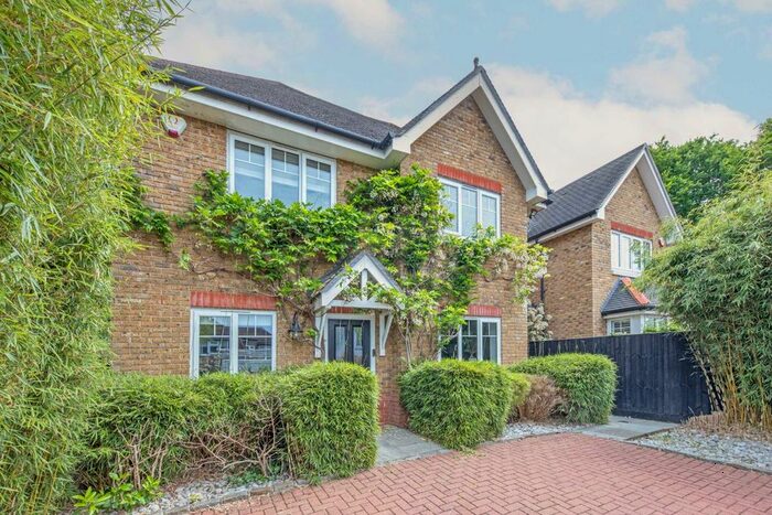 4 Bedroom Detached House To Rent In Oakhurst Close, Kingston Upon Thames, KT2