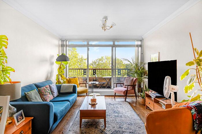 2 Bedroom Flat For Sale In Claremont Heights, Pentonville Road, N1