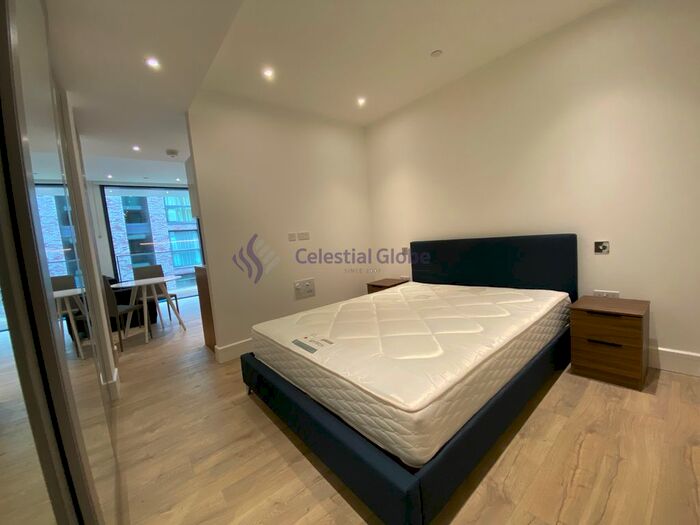 1 Bedroom Flat For Sale In Piazza Walk, London, E1