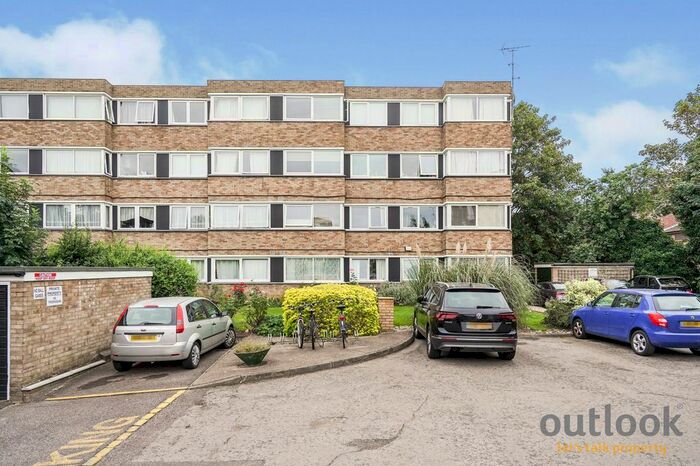 2 Bedroom Flat To Rent In Queenswood Gardens, London, E11