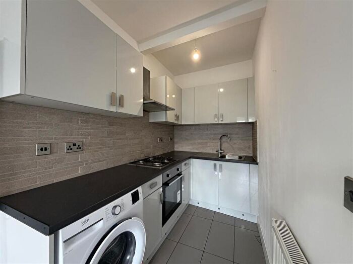 1 Bedroom Flat To Rent In Winchester Road, Chingford, E4