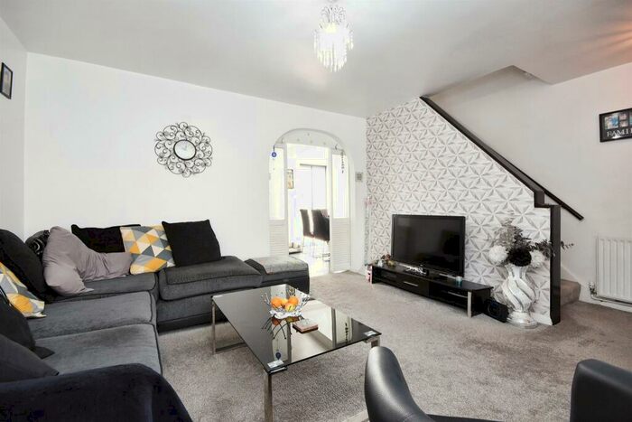 3 Bedroom Terraced House For Sale In Appleby Drive, Romford, RM3