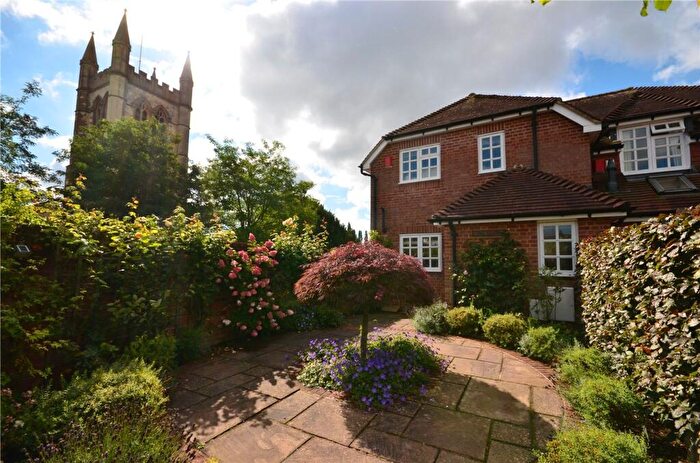 3 Bedroom Property For Sale In Kingham Place, Farnham, GU9