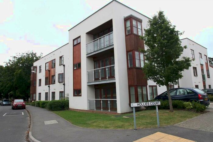 2 Bedroom Flat To Rent In Limes Park, Basingstoke, Hampshire RG24