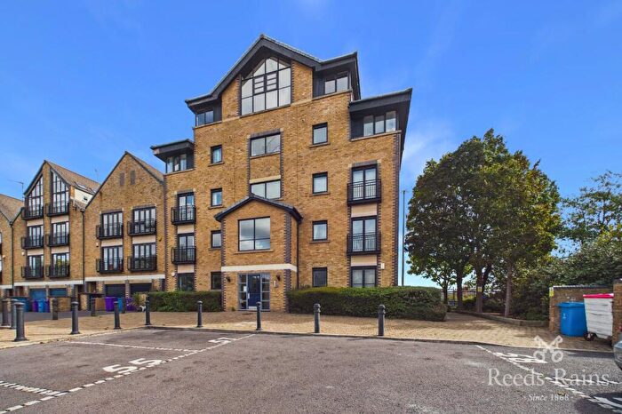 2 Bedroom Apartment For Sale In South Ferry Quay, Liverpool, Merseyside, L3