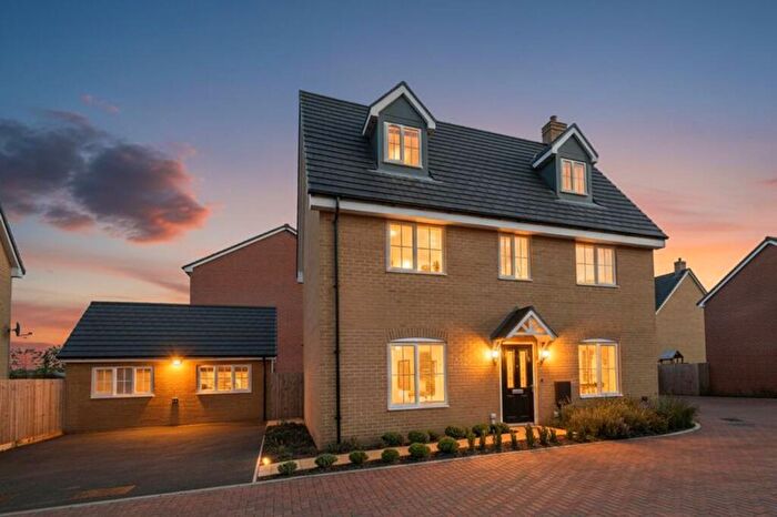 5 Bedroom Detached House For Sale In Bellflower Gardens, Biggleswade, SG18