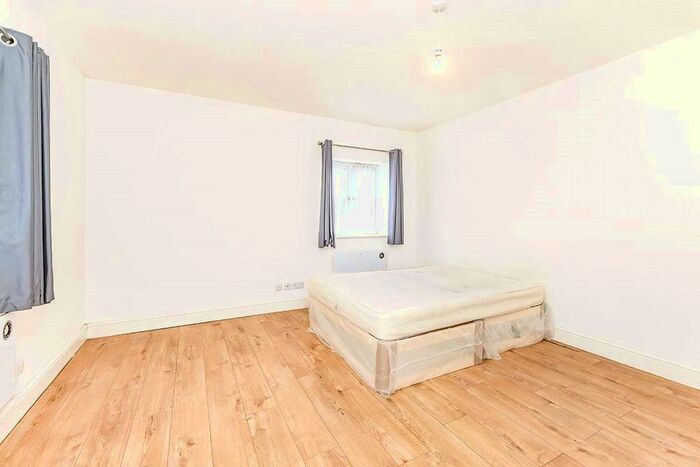 1 Bedroom Flat To Rent In St. Albans Road, Watford, Hertfordshire, WD24