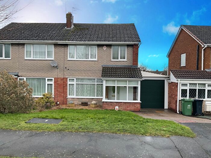 3 Bedroom Semi Detached House For Sale In New Farm Road, Stourbridge, West Midlands, DY9