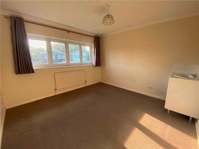 5 Bedroom Detached House For Sale In Faraday Road, Farnborough