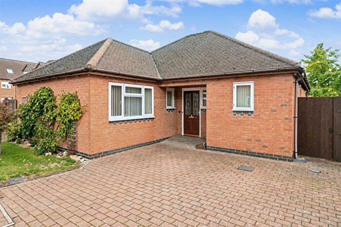 2 Bedroom Detached Bungalow For Sale In Lindop Close, Cubbington, Leamington Spa, CV32
