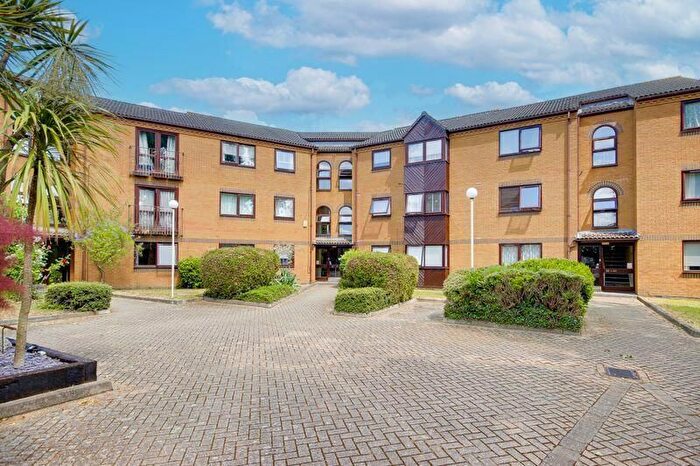 1 Bedroom Flat To Rent In Westgate Court, Waltham Cross, EN8