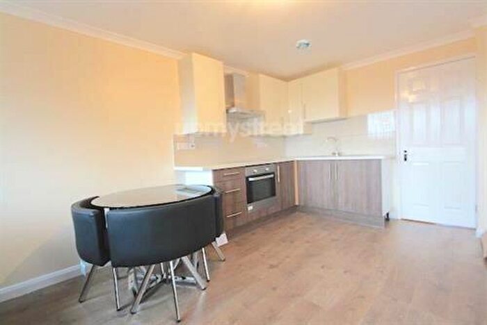 4 Bedroom Flat To Rent In Prichard Court, Holloway, N7