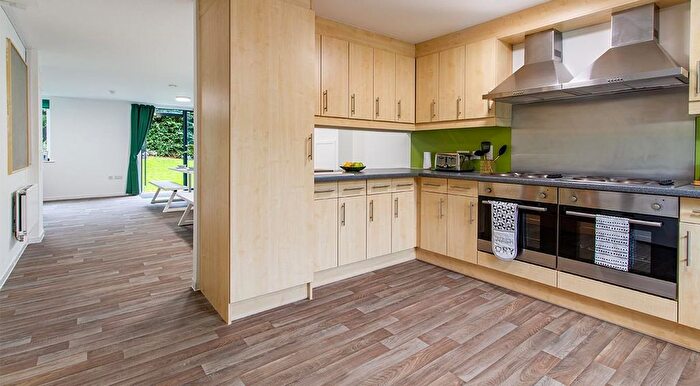 1 Bedroom Flat To Rent In De Walden Way, Bradford, BD7