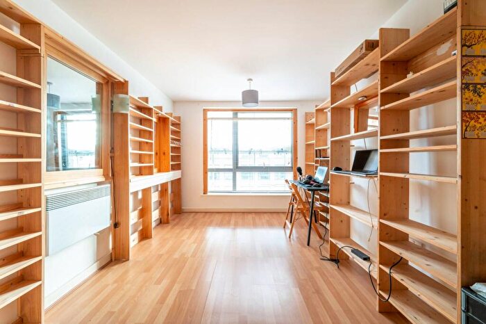 1 Bedroom Flat To Rent In The Lock Building, Stratford, London, E15