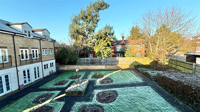 2 Bedroom Flat To Rent In Dover Close, London, NW2