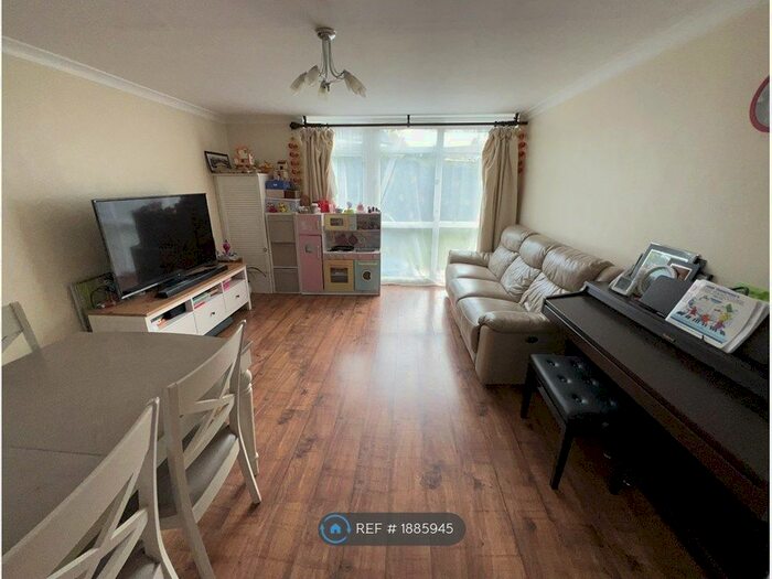 2 Bedroom Maisonette To Rent In Carlton House, Rickmansworth, WD3