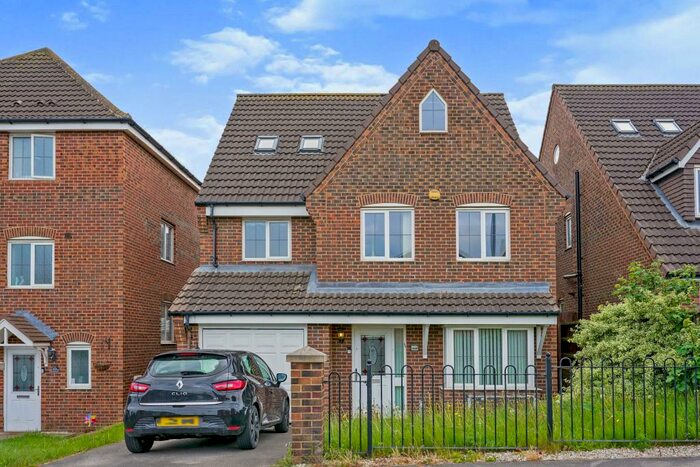 5 Bedroom Detached House To Rent In Sharp House Road, Leeds, LS10