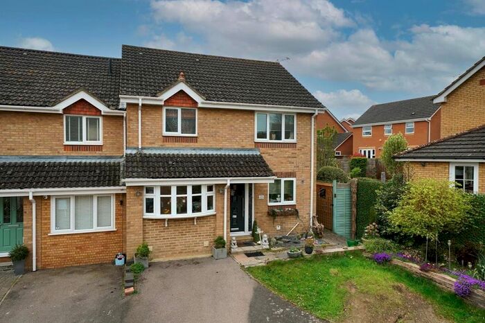 3 Bedroom Semi-Detached House To Rent In Betjeman Way, Gadebridge Park, Hemel Hempstead, Hertfordshire, HP1