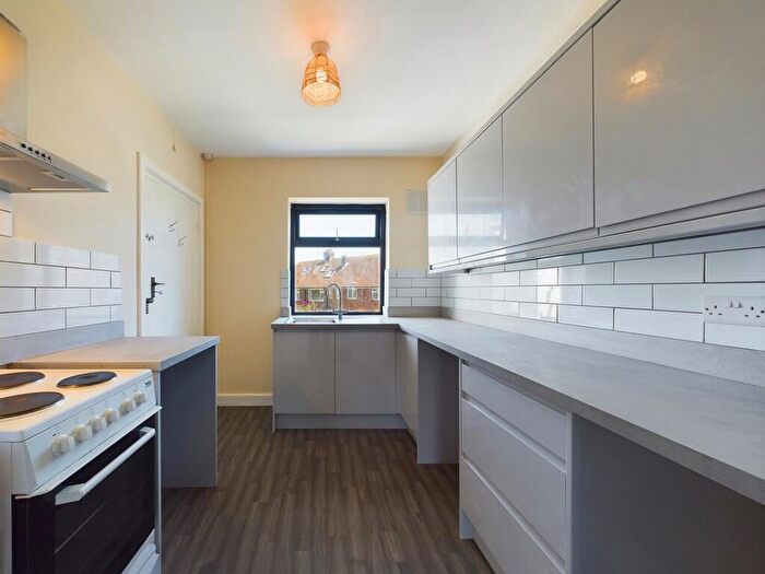 3 Bedroom Flat To Rent In Hurst Avenue, Worthing, BN11