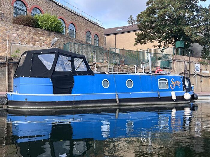 1 Bedroom House Boat For Sale In Taggs Boatyard, Summer Road, Thames Ditton, Surrey, KT7