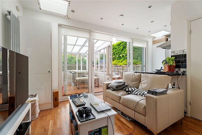 1 Bedroom Flat To Rent In Rodenhurst Road, Abbeville Village, SW4