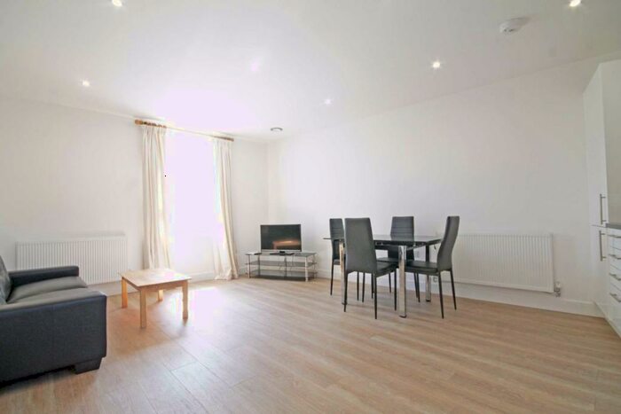 1 Bedroom Flat To Rent In Warham Street, Oval, SE5