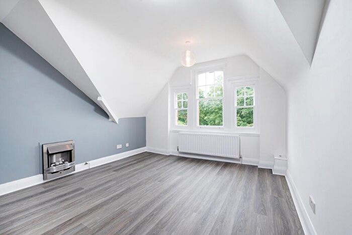 1 Bedroom Flat To Rent In Hadley Ridge, Barnet, North London, EN5