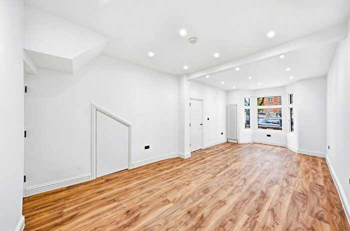 4 Bedroom Terraced House For Sale In Bull Road, London, E15