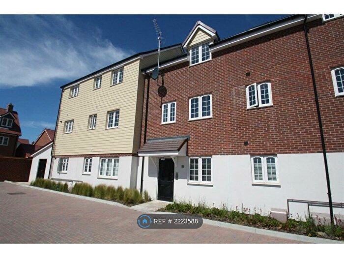 2 Bedroom Flat To Rent In Tully Drive, Paddock Wood, Tonbridge, TN12