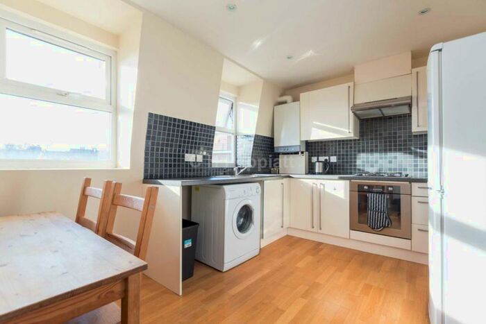 2 Bedroom Apartment To Rent In Weedington Road, Kentish Town, NW5