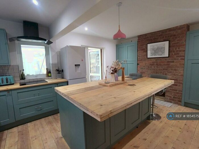 3 Bedroom Semi-Detached House To Rent In Buddle Lane, Exeter, EX4