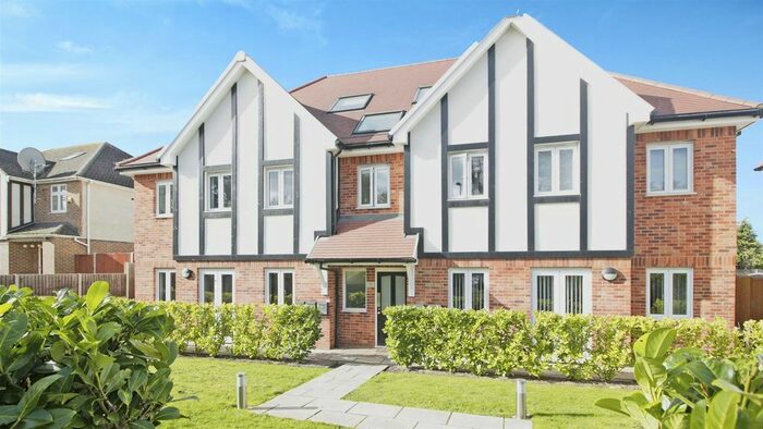 3 Bedroom Flat To Rent In Orchard Way, Croydon, CR0