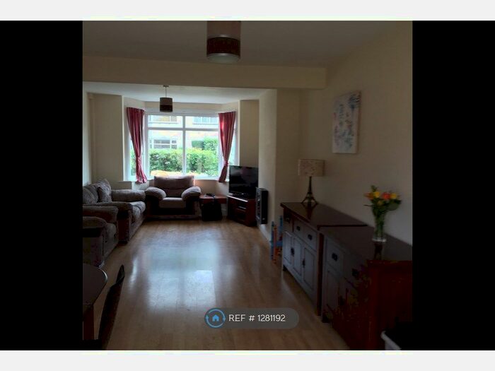 3 Bedroom Semi-Detached House To Rent In Knightsbridge Road, Solihull B92