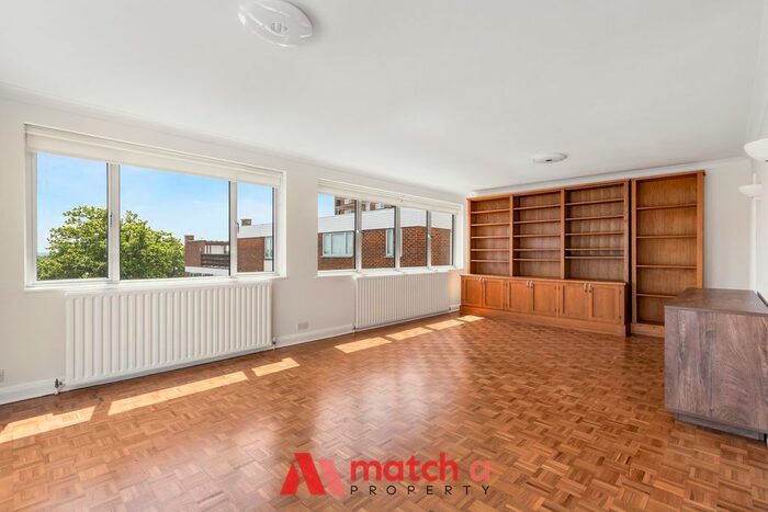 3 Bedroom Flat To Rent In Hanger Vale Lane, London, W5