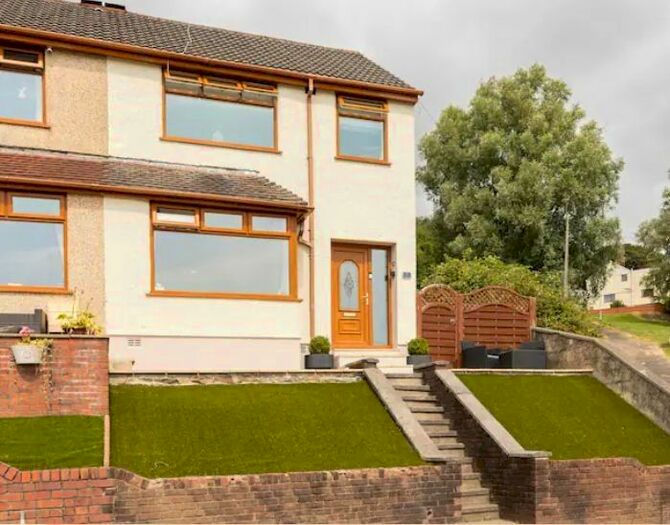 3 Bedroom Property To Rent In Caryl Terrace, Plasmarl, Swansea, SA6