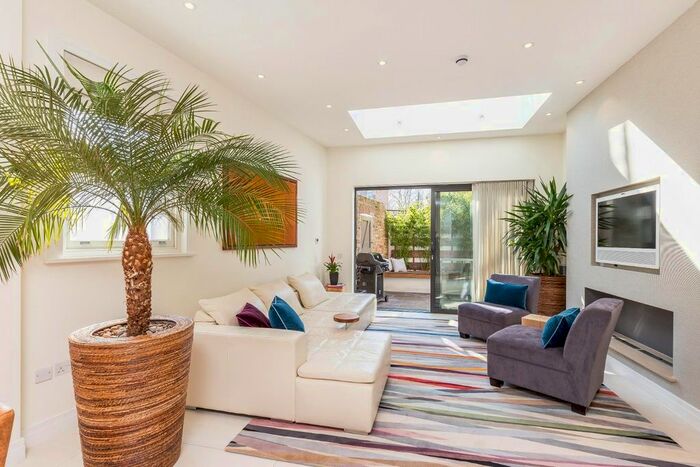 5 Bedroom End Of Terrace House To Rent In Sterndale Road, Brook Green, London, W14