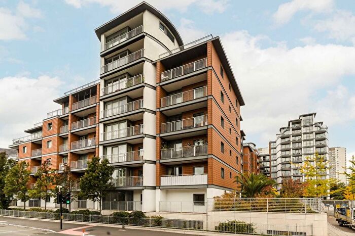 2 Bedroom Flat For Sale In Holland Gardens, Brentford, TW8