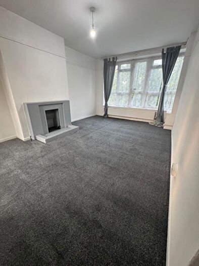 2 Bedroom Flat To Rent In Long Bridge Road, IG11