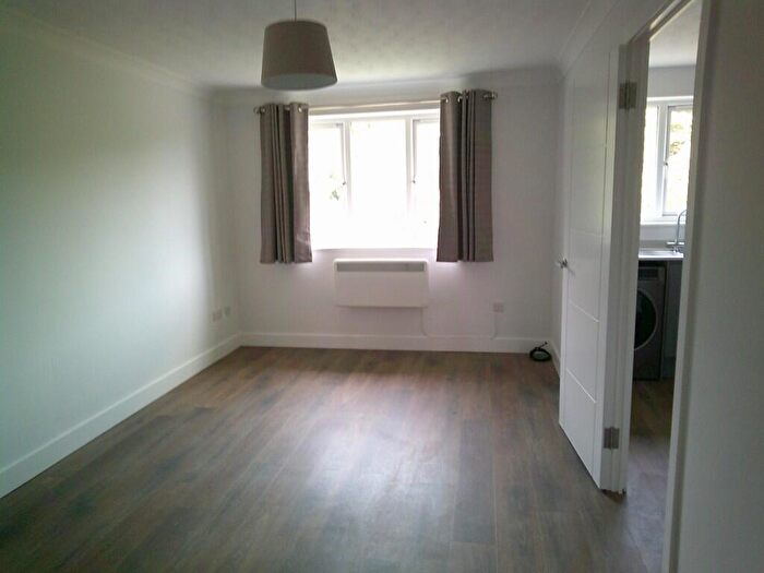 1 Bedroom Flat To Rent In Stirling Close, Rainham, Havering, London, RM13