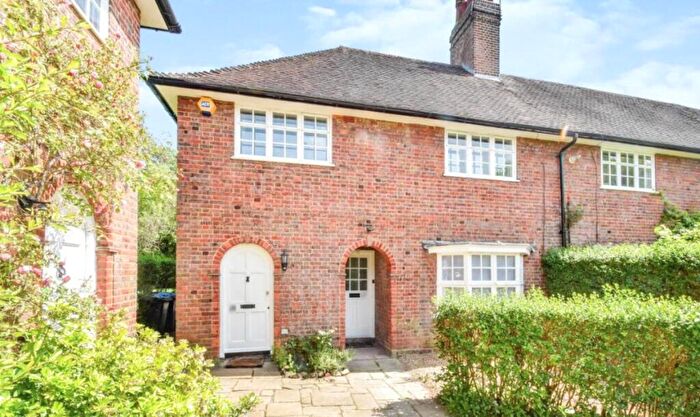 1 Bedroom Apartment To Rent In Midholm Close, London, NW11